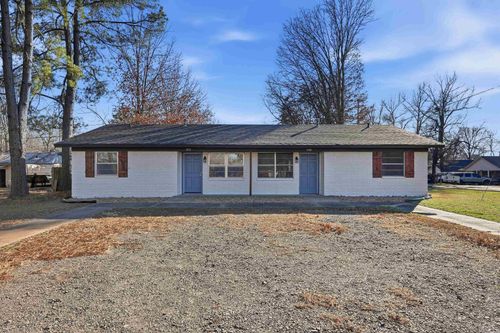 902 E 11th St, Russellville, AR, 72801-6333 | Card Image