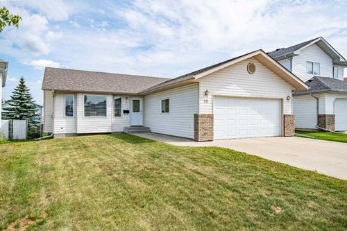 19 Fulmar Close, Sylvan Lake, AB, T4S2K6 | Card Image