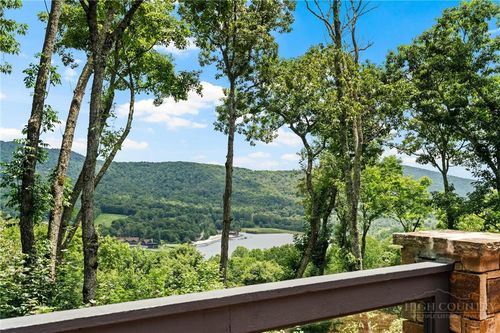 104 Bridgeway Ct, Linville, NC, 28646-8028 | Card Image