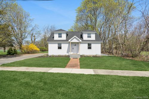 5075 Main Rd, Laurel, NY, 11948-1320 | Card Image