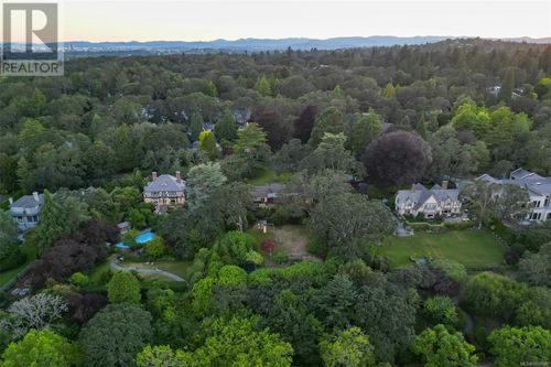3375 Upper Terrace Rd, Victoria, BC, V8R6E5 | Card Image