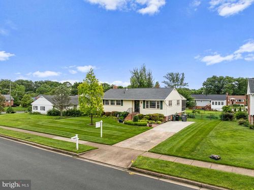 15007 Carlbern Dr, CENTREVILLE, VA, 20120-1430 | Card Image