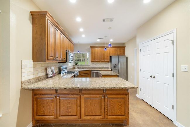 10565 N Highway 77, House other with 3 bedrooms, 3 bathrooms and 4 parking in Lexington TX | Image 10