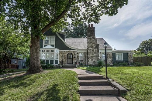 7421 Forest Ave, Kansas City, MO, 64131-1727 | Card Image