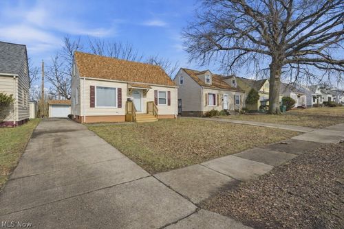 20705 Hansen Rd, Maple Heights, OH, 44137-2004 | Card Image