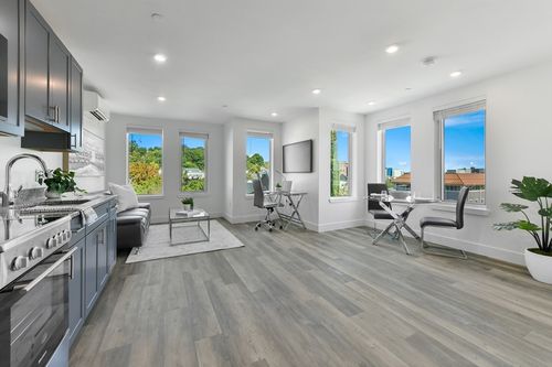 ph-716-585 Essex St, Lynn, MA, 01901 | Card Image