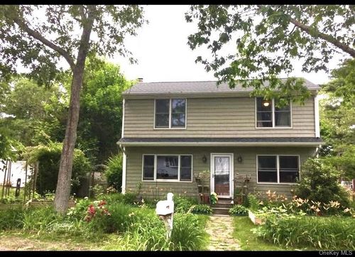 8 Ocean Ave, Hampton Bays, NY, 11946-2323 | Card Image