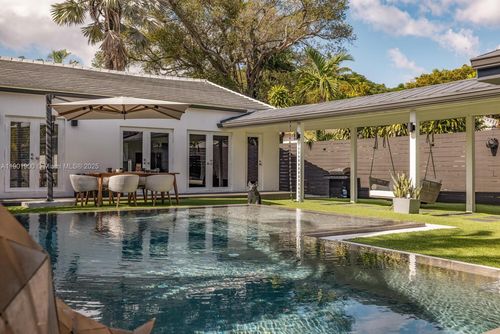 901 Nw 7th Street Rd, Miami, FL, 33136-3027 | Card Image