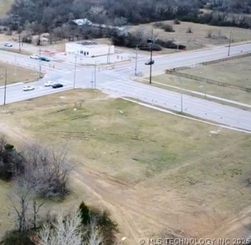 2401 E Apache St, Tulsa, OK, 74110-2153 | Card Image