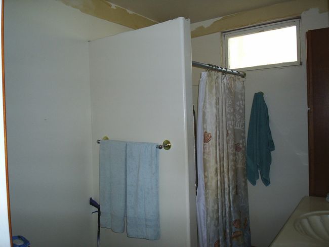 Bathroom with independent shower and bath | Image 17