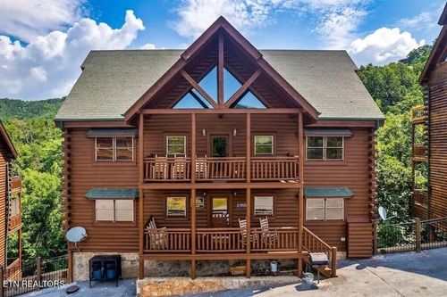 1056 Black Bear Cub Way, Sevierville, TN, 37862 | Card Image