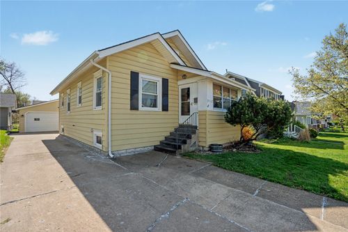 2517 B Ave Ne, Cedar Rapids, IA, 52402-4955 | Card Image