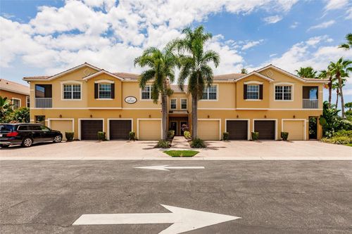 17-203-8098 Moonstone Dr, SARASOTA, FL, 34233-3315 | Card Image
