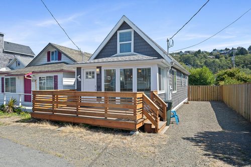 476 Highway 101 S, Rockaway Beach, OR, 97136-9847 | Card Image