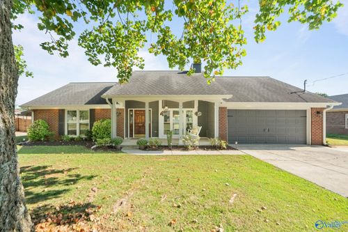 152 Raspberry Way, Madison, AL, 35757-8304 | Card Image