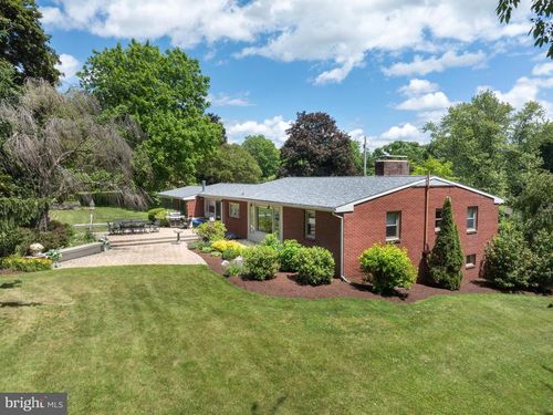 629 Beaumont Dr, STATE COLLEGE, PA, 16801-8313 | Card Image
