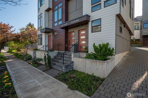 5044 A Sand Point Way Ne, Seattle, WA, 98105-2936 | Card Image
