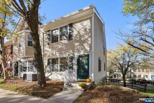 2372 Phillip Ct, Mahwah, NJ, 07430-3848 | Card Image