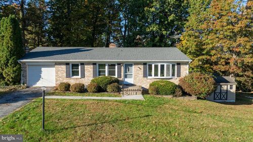 2740 Whitney Dr, YORK, PA, 17402-5046 | Card Image