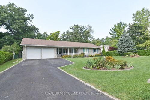 7752 Alfred St, Port Franks, ON, N0M2L0 | Card Image