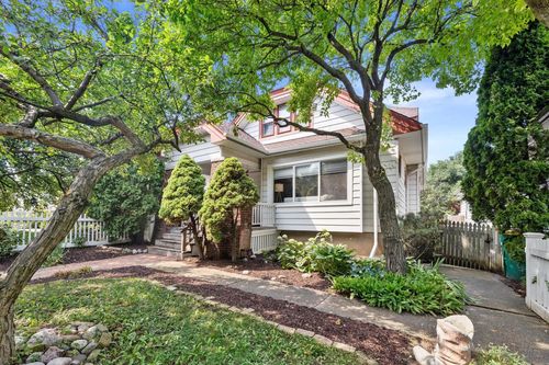 1816 E Beverly Road, Shorewood, WI, 53211 | Card Image