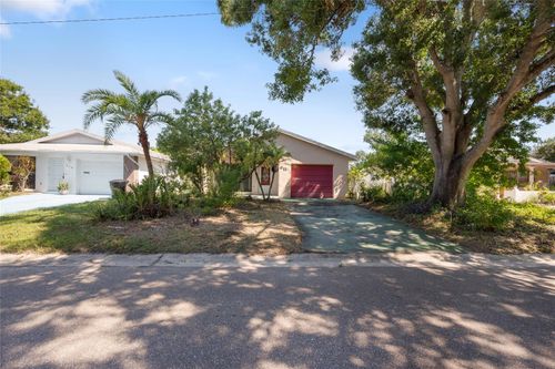611 49th Ave N, St Petersburg, FL, 33703-3833 | Card Image
