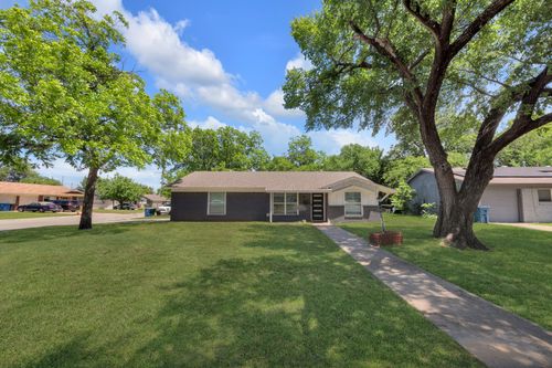 821 Lovers Ln, Grapevine, TX, 76051-4132 | Card Image