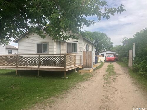 109 Seymour St, Nipawin, SK, S0E1E0 | Card Image