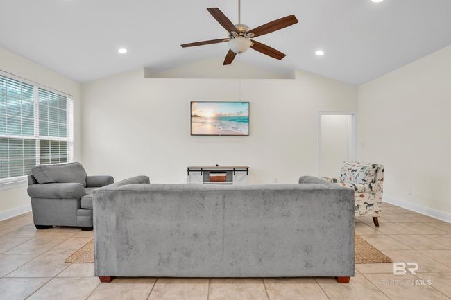 Living Room | Image 15