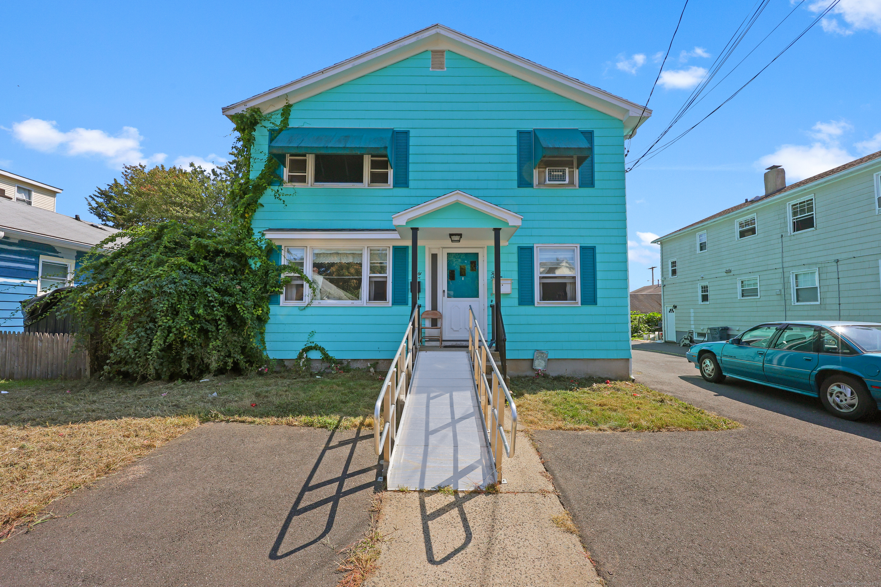 Robin St, Bridgeport, CT 06606