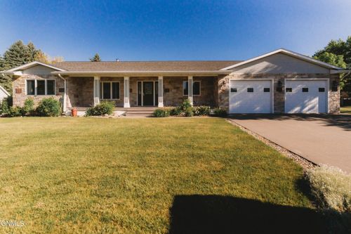 1700 9th Ave Se, Jamestown, ND, 58401-6447 | Card Image