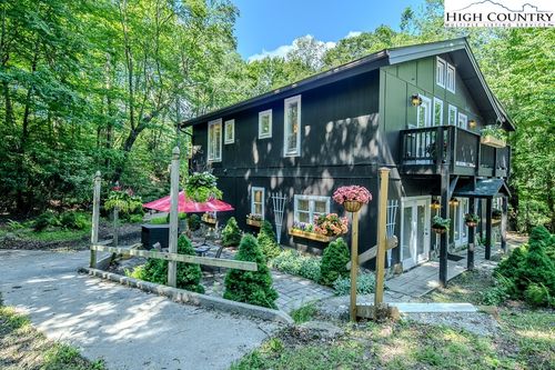 103 Locust Ridge Rd, Beech Mountain, NC, 28604-8124 | Card Image