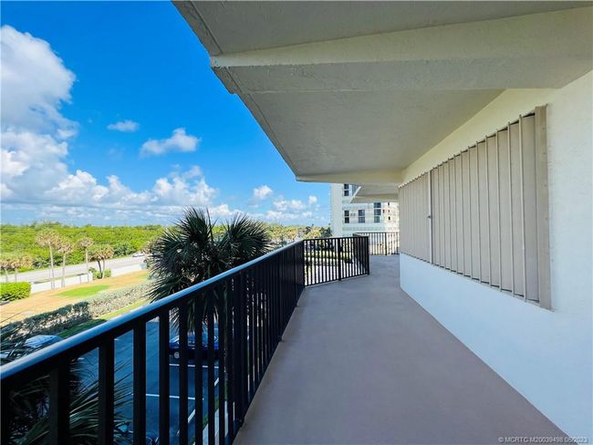 APT-401 - 10044 Ocean Dr, Condo with 3 bedrooms, 2 bathrooms and null parking in Jensen Beach FL | Image 41