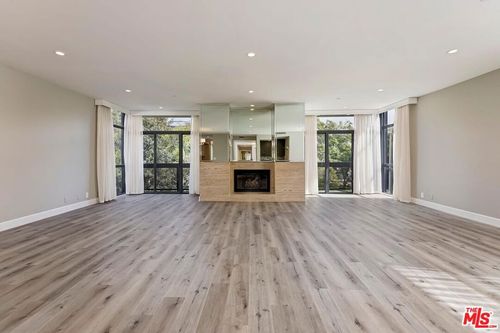 3-323 Palm St, North Hollywood, CA, 91605-1640 | Card Image