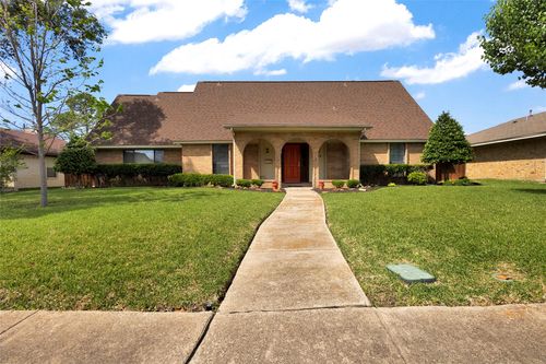 2985 Las Campanas Dr, Farmers Branch, TX, 75234-5013 | Card Image