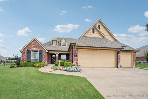 11215 S 210th East Ave, Broken Arrow, OK, 74014-6201 | Card Image