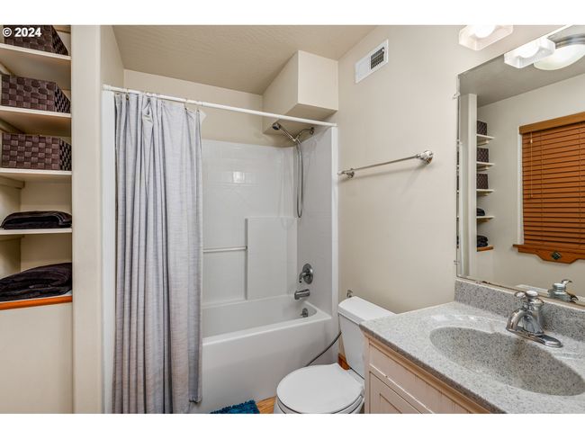 1650 Leatherwood Dr, House other with 3 bedrooms, 3 bathrooms and 1 parking in Eugene OR | Image 28