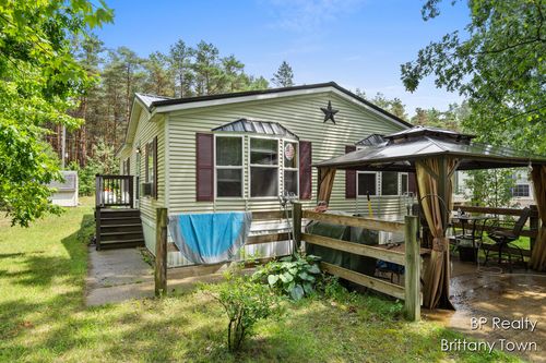 10440 90th Ave, Mecosta, MI, 49332-8504 | Card Image