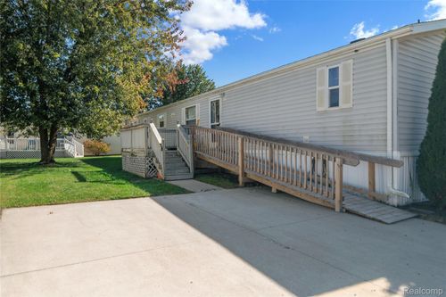 23467 Manor Rd N, New Boston, MI, 48164-9052 | Card Image