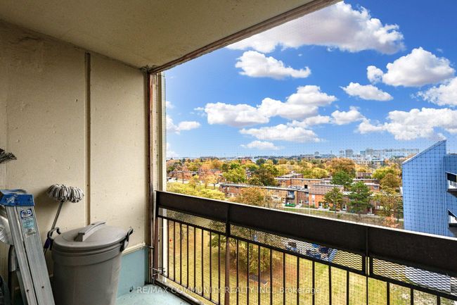 823 - 4645 Jane St, Condo with 2 bedrooms, 1 bathrooms and 1 parking in North York ON | Image 16