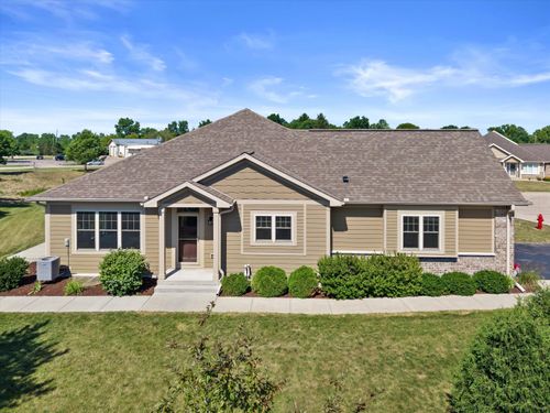 16791 W Wynfield Ct, New Berlin, WI, 53151-5540 | Card Image