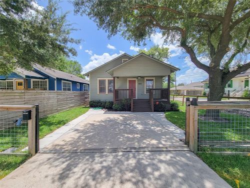 802 E 39th St, Houston, TX, 77022-4724 | Card Image