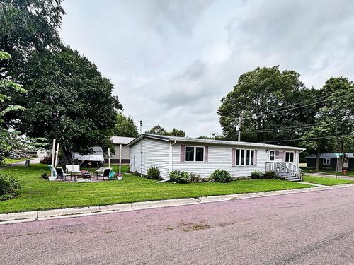 112 3rd Ave N, Redwood Falls, MN, 56283-3004 | Card Image