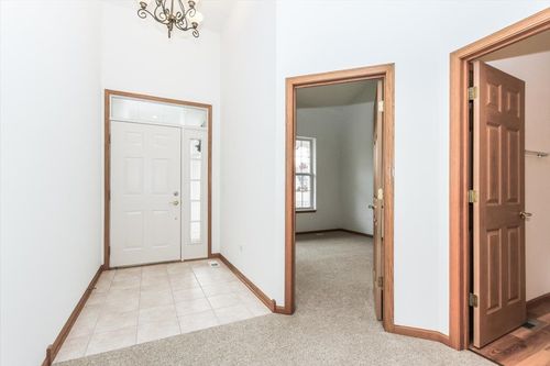 202 Braeburn Cir, Sugar Grove, IL, 60554-6435 | Card Image