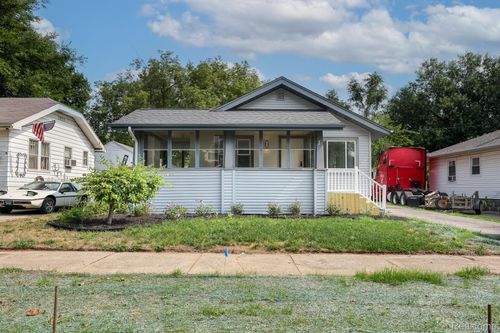 2002 Cartier St, Flint, MI, 48504-4864 | Card Image