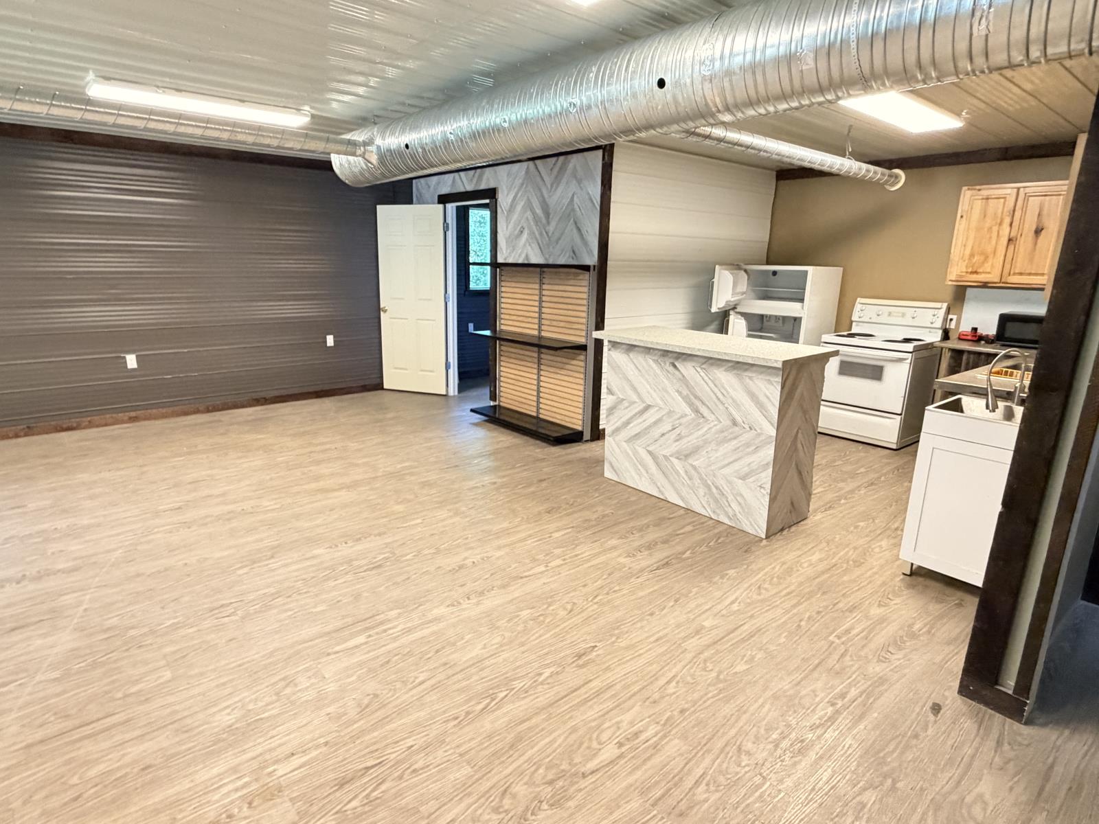 Commercial Sale in Jarvie 5
