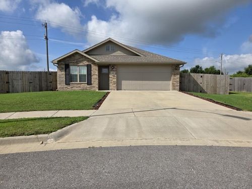4000 E Razorbill Dr, Siloam Springs, AR, 72761-3066 | Card Image