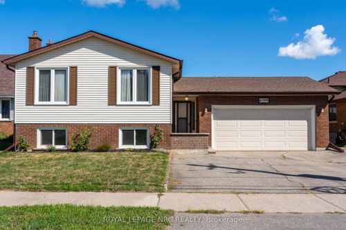 6399 Riall St, Niagara Falls, ON, L2J1Z4 | Card Image