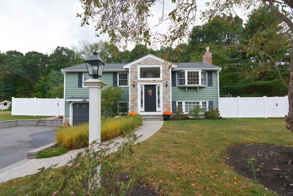 Hallowell Rd, Foxboro, MA 02035