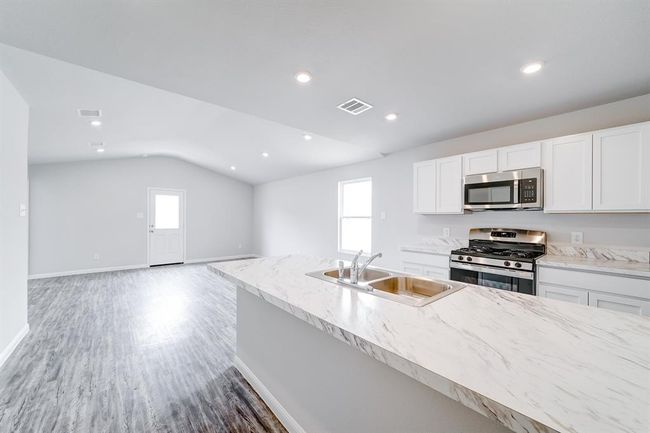 121 Pine Burr St, House other with 4 bedrooms, 2 bathrooms and 2 parking in Lufkin TX | Image 12
